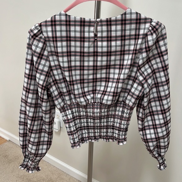 Versona cropped ruched blouse - Picture 2 of 11